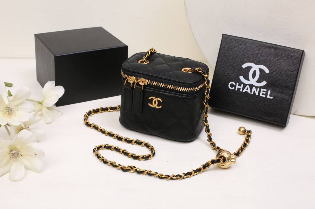 Chanel
with box 
90 dhs✅

Zain168
♥️♥️♥️