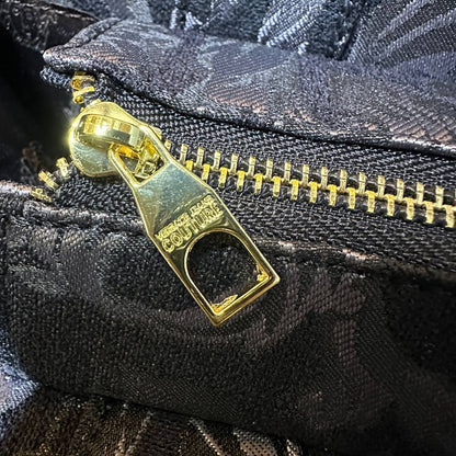 VERSACE  
NEW DESIGN GOOD QUALITY 
105 dhs🪙🌨️

Zain39
♥️♥️♥️