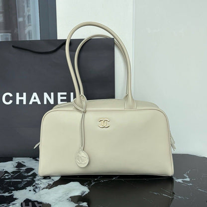 Re stock 

arrived Chanel 💕🙋🏻

36cm
360 dhs🇦🇪🇦🇪

Zain297
♥️♥️♥️