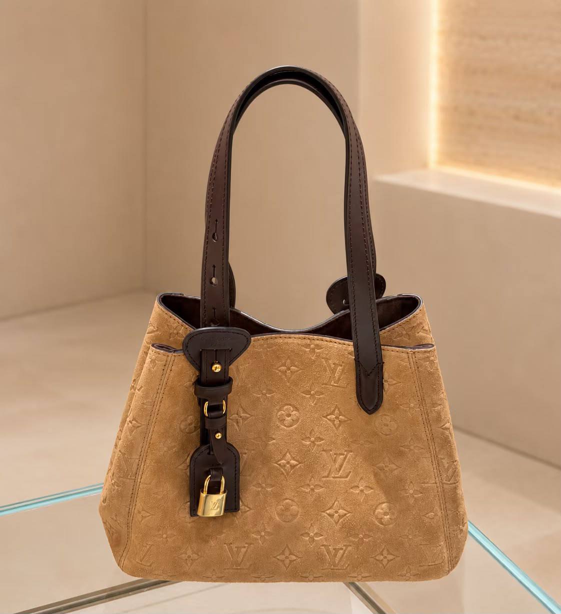 LV

280 dhs🇦🇪🇦🇪
Zain244
♥️♥️♥️