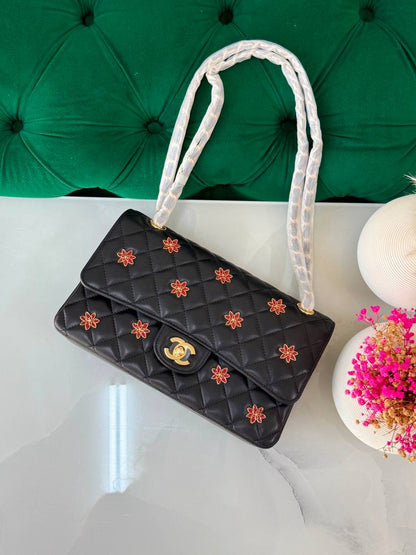 Chanel  ✨💥
Available original box 📦 
With full packing 🎀🎀
Super high quality 💥💥
For Price 👇 WhatsApp✅
0568585901 
0507557372
0552275751 Owner Zain 👌

Zain283
♥️♥️♥️