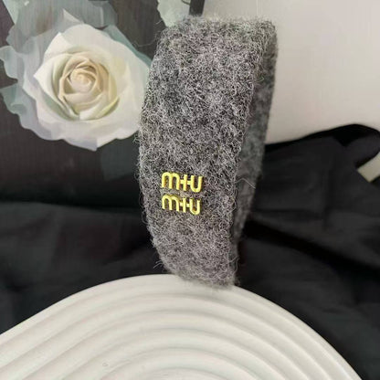 Headband ❤️‍🔥*
good quality 💯
20 dhs🪙🌨️

With boxes 🗃️ 
35 dhs🪙🌨️

Zain216
♥️♥️♥️