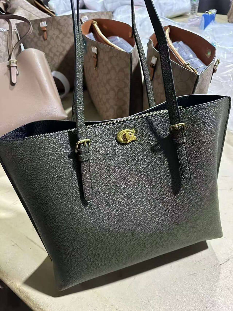 Coach
100 dhs✅

Zain203
♥️♥️♥️