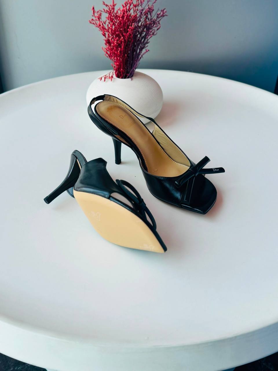 Dior 
*36-41*
_Super master high quality_🪡
450 dhs✅

Zain176
♥️♥️♥️
