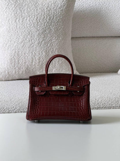 Hermes birkin croc 20cm💕master quality😍with box❤️
780 dhs🪙💕

Zain52
♥️♥️♥️