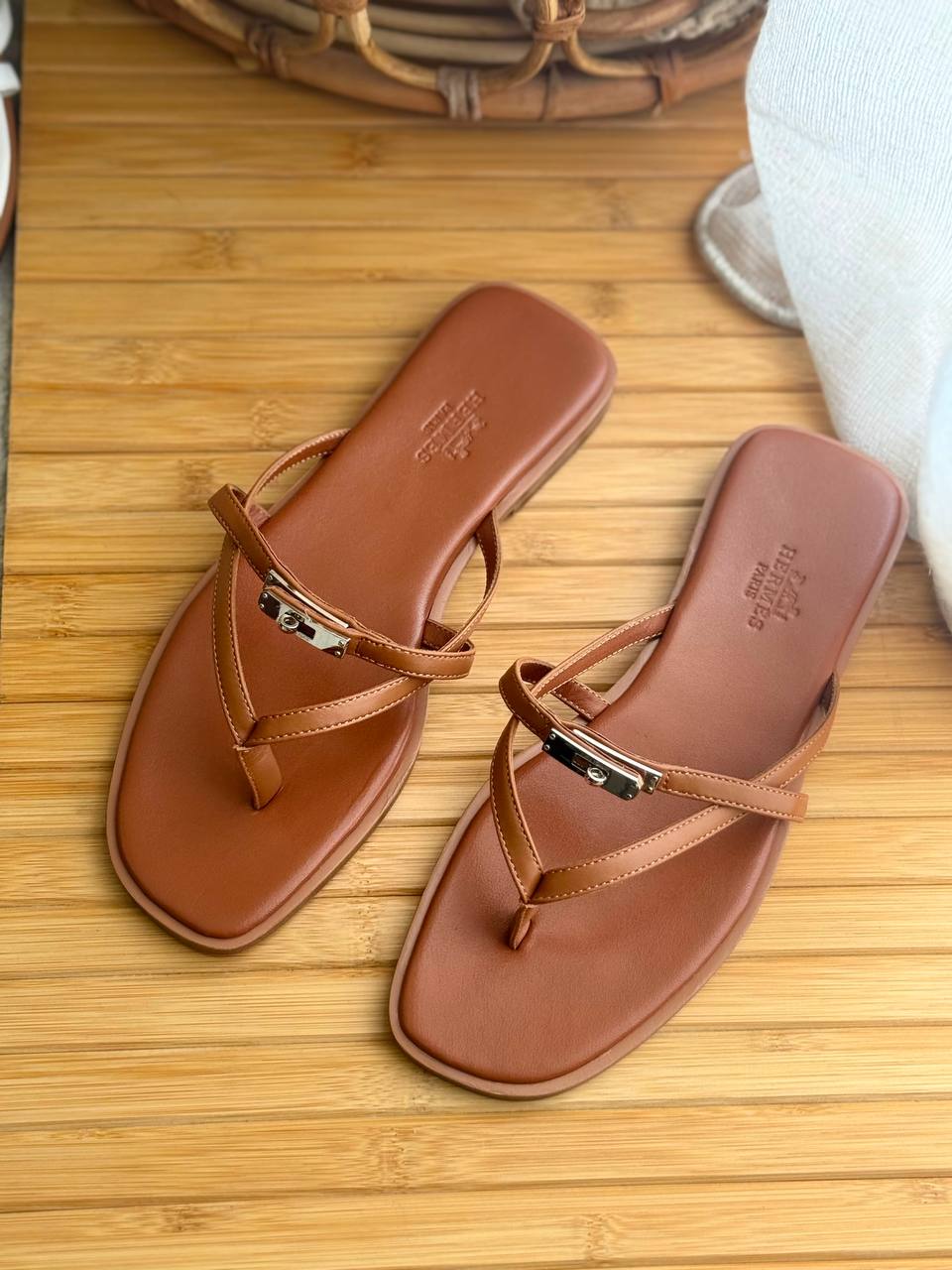 Hermes
𝗦𝗶𝘇𝗲 𝟯𝟱 𝘁𝗼𝗼 𝟰𝟮 
450 dhs✅
AAA Quality

Zain303
♥️♥️♥️