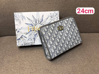Clutch Bags
70 dhs✅
with box

Zain26
♥️♥️♥️