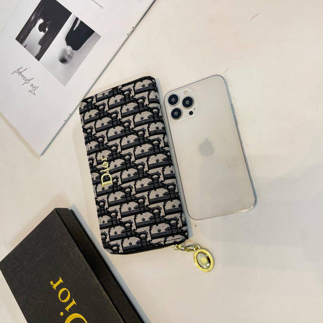 Dior 

45 dhs🪙💕

with box
🎁🎁🎁

Zain44
♥️♥️♥️