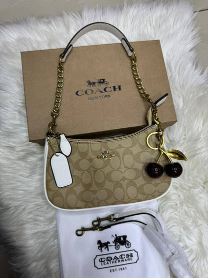 🍒 Coach / Gucci 

1️⃣ First quality +🎁

Size : 24 * 15 * 7 cm

85 dhs🇦🇪🇦🇪

 with box 🎁

Zain115
♥️♥️♥️