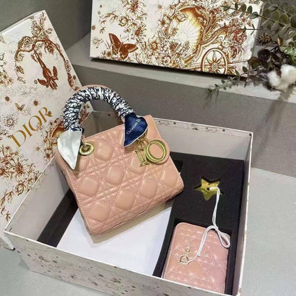 Dior
20*17*8 cm
With box
🎁🎁🎁

🌹Set 130 dhs✅

Zain17
♥️♥️♥️