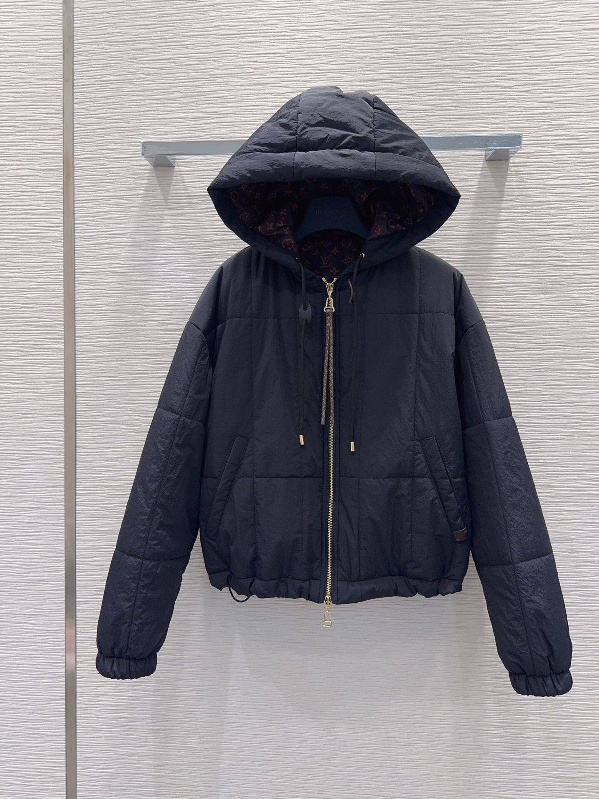 LV
Women’s Jacket
Master Quality 
SML
460 dhs❣️

Zain276
♥️♥️♥️