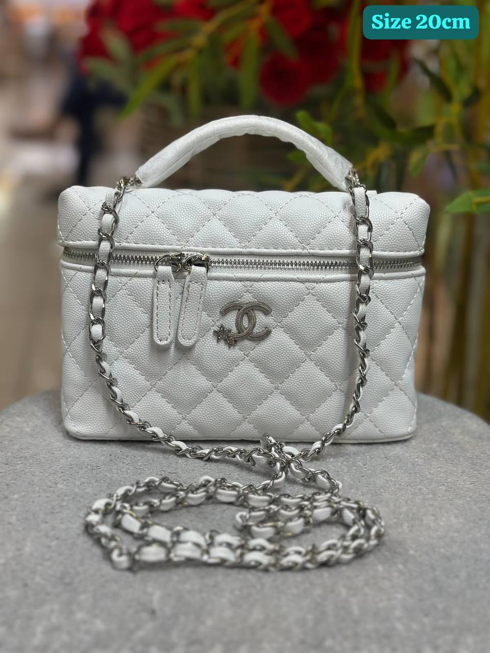 Chanel

Best quality

With box

85 DHS🇦🇪🇦🇪🇦🇪

size 20cm

Zain158
♥️♥️♥️