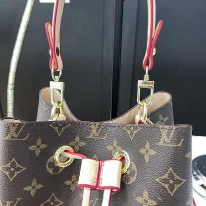 LV
22*22*14cm
75 dhs🇦🇪🇦🇪

Zain17
♥️♥️♥️