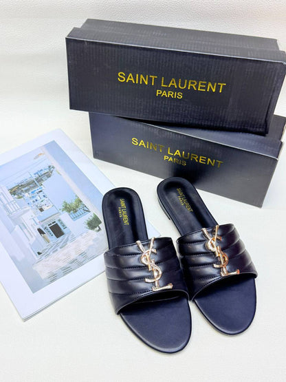 Slippers
Size 36-41
70 dhs✅

Zain236
♥️♥️♥️
