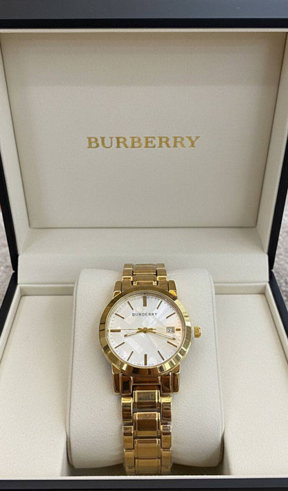 BURBERRY LADIES 
GOOD QUALITY 💯
60 dhs🪙💕

Zain133
♥️♥️♥️