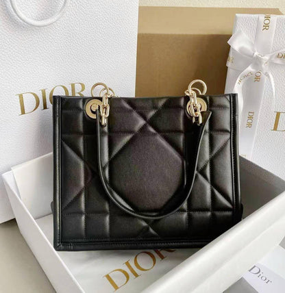 DIOR 
GOOD QUALITY 
110 dhs🇦🇪🇦🇪

Zain295
♥️♥️♥️