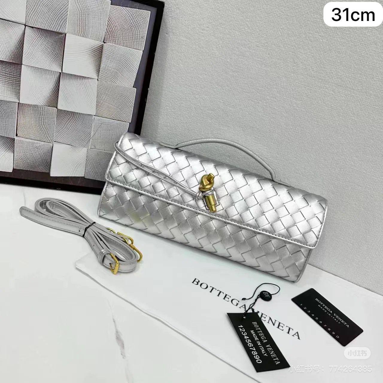 Bottega Veneta
1️⃣ First quality + 🎁
Size : 31 ~ 21 cm
100 dhs✅
with box 🎁

Zain115
♥️♥️♥️