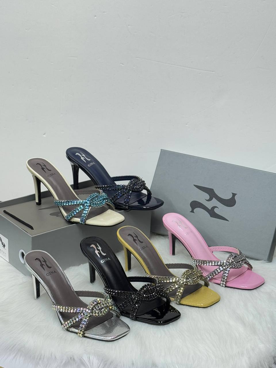 Gina
Size36….41
115 dhs❤️

Zain21
♥️♥️♥️