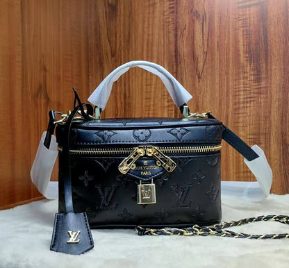 LV

19cm 
with box 
🎁🎁🎁

90 dhs🪙🌨️

Zain219
♥️♥️♥️