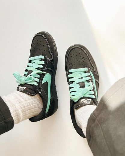 Travis Scott x Air Jordan 1 Low Tiffany ，
Size 36-45 ，
240 dhs💛

Zain18
♥️♥️♥️