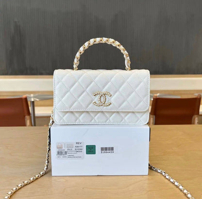 Chanel
100 dhs✅
size：22cm
good-quality 

with box🎁🎁🎁

Zain35
Zain26
♥️♥️♥️