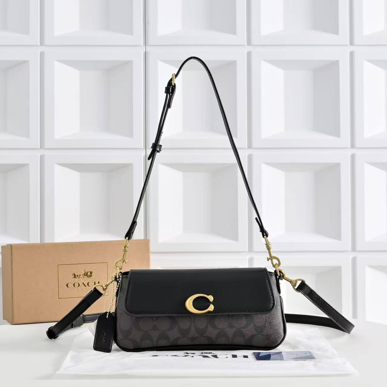 Coach
Withbox
95 dhs🇦🇪🇦🇪

Zain143
♥️♥️♥️