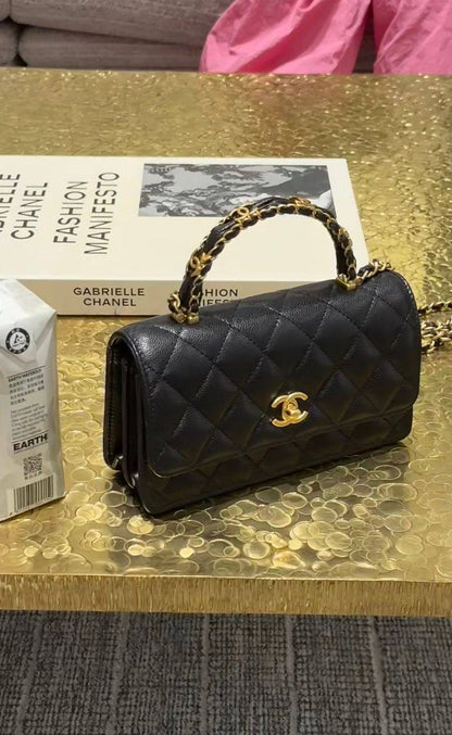 Chanel
100 dhs✅
SIZE：24cm
Good quality

Zain35
♥️♥️♥️