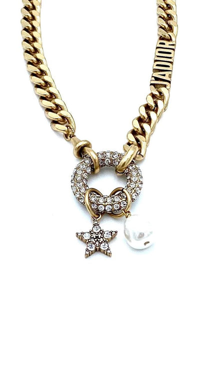 Dior ❤️‍🔥*
Necklace 🍁
Bracelet 🦋
Master quality 💯
With normal boxes 📦 
115 dhs✅
With master box 🗃️ 
130 dhs✅

Zain216
♥️♥️♥️