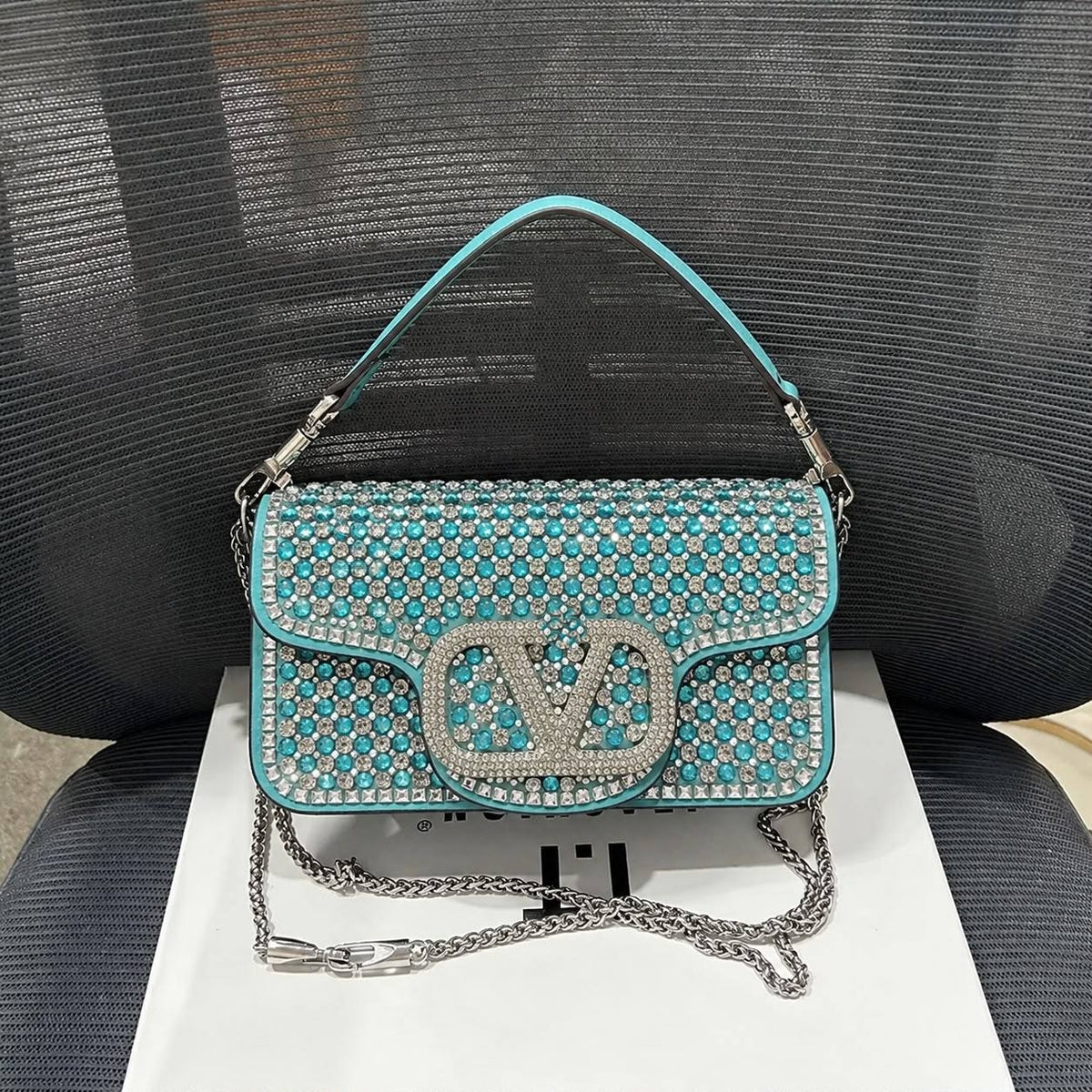VALENTINO 

COPY ONE 

NEW CAME 

WITH BOX 
195 dhs🇦🇪🇦🇪

Zain39
Zain295
♥️♥️♥️