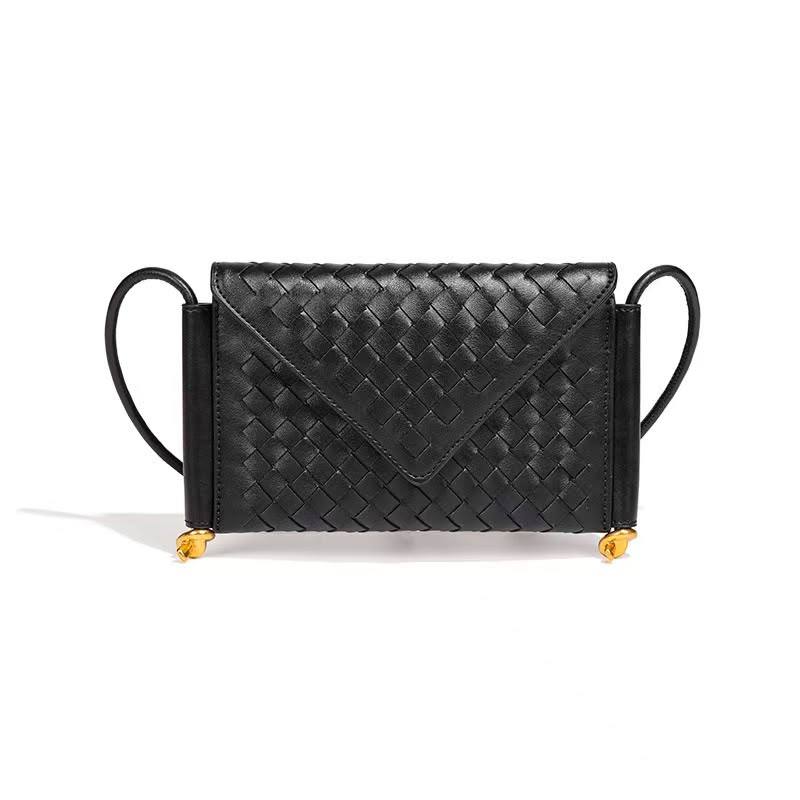 BOTTEGA 
clutch bag  
75 dhs💓
size 24*16cm


Zain161
♥️♥️♥️