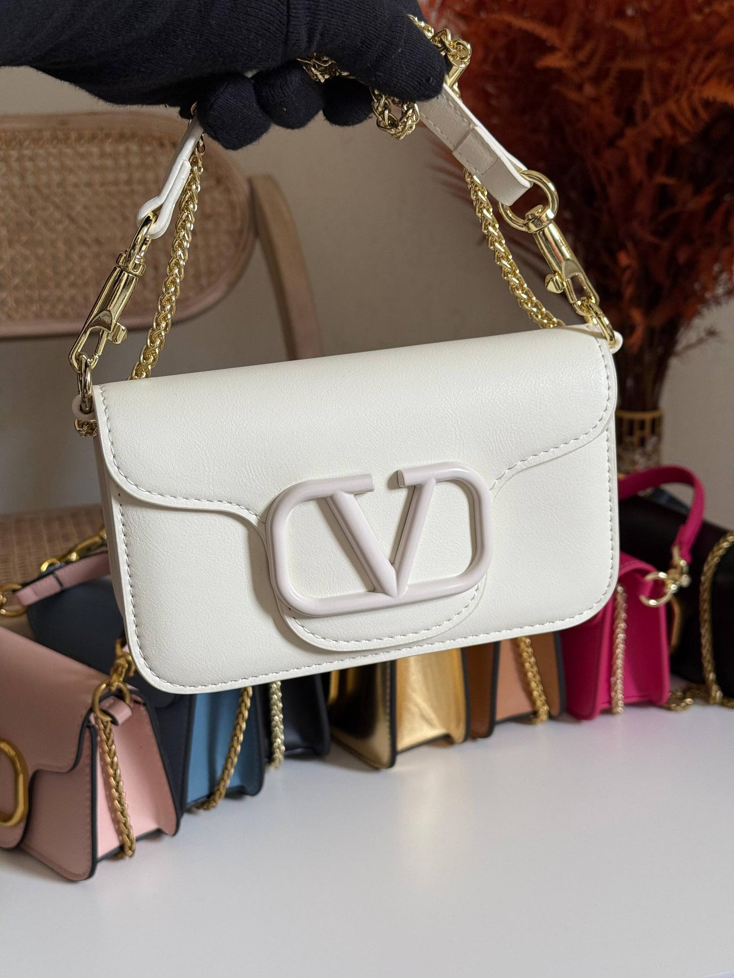 VALENTINO

20cm
350 dhs🗽

Top quality 
With box🎁

Zain167