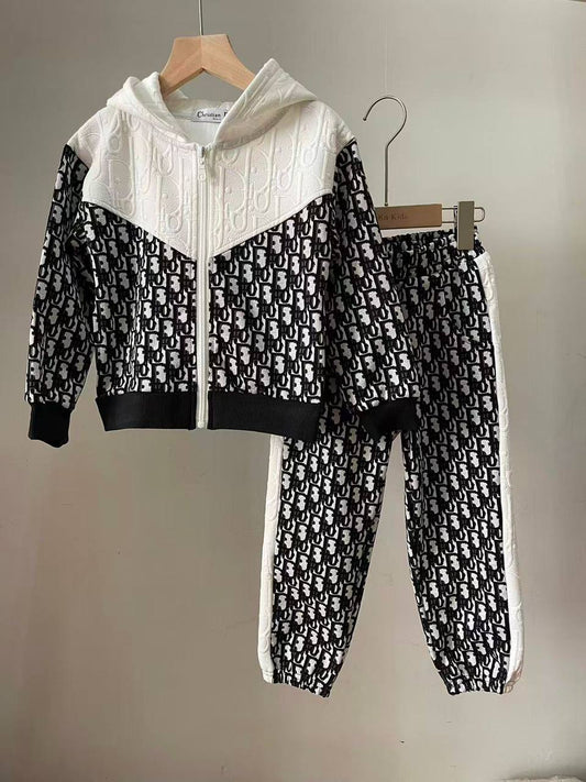 New 💕
1-5y 130 dhs🪙🖤
6-10y 140 dhs🪙🖤

Zain151
♥️♥️♥️