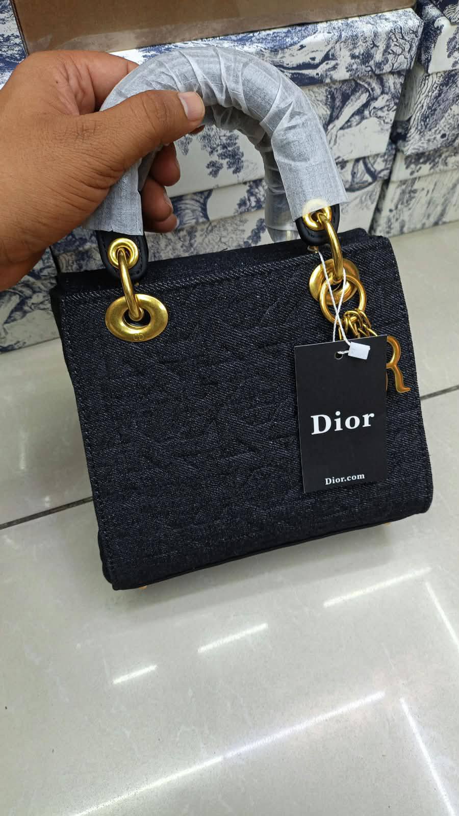 AVAILABLE 
LV
Prada
Ysl 
Coach
Gucci

70 dhs🇦🇪🇦🇪

Zain169
♥️♥️♥️