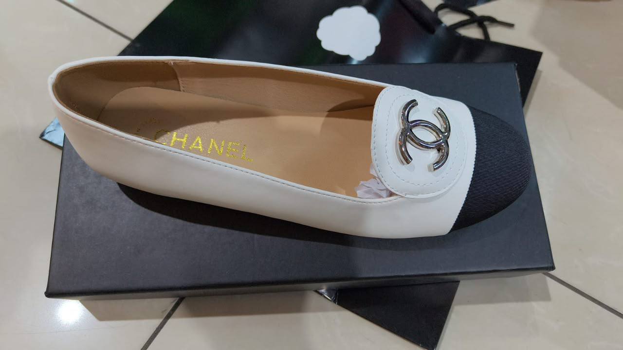 Chanel 

Size 37 to 42(size little big)

110 dhs🇦🇪🇦🇪

Zain146
♥️♥️♥️
