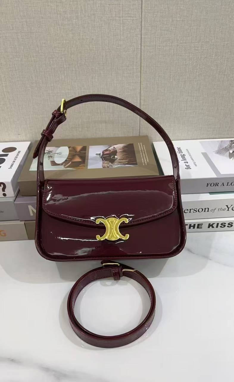 CELINE  
Best quality 

with box’s 
🎁🎁🎁

100 dhs✅
size 23CM

Zain290
♥️♥️♥️