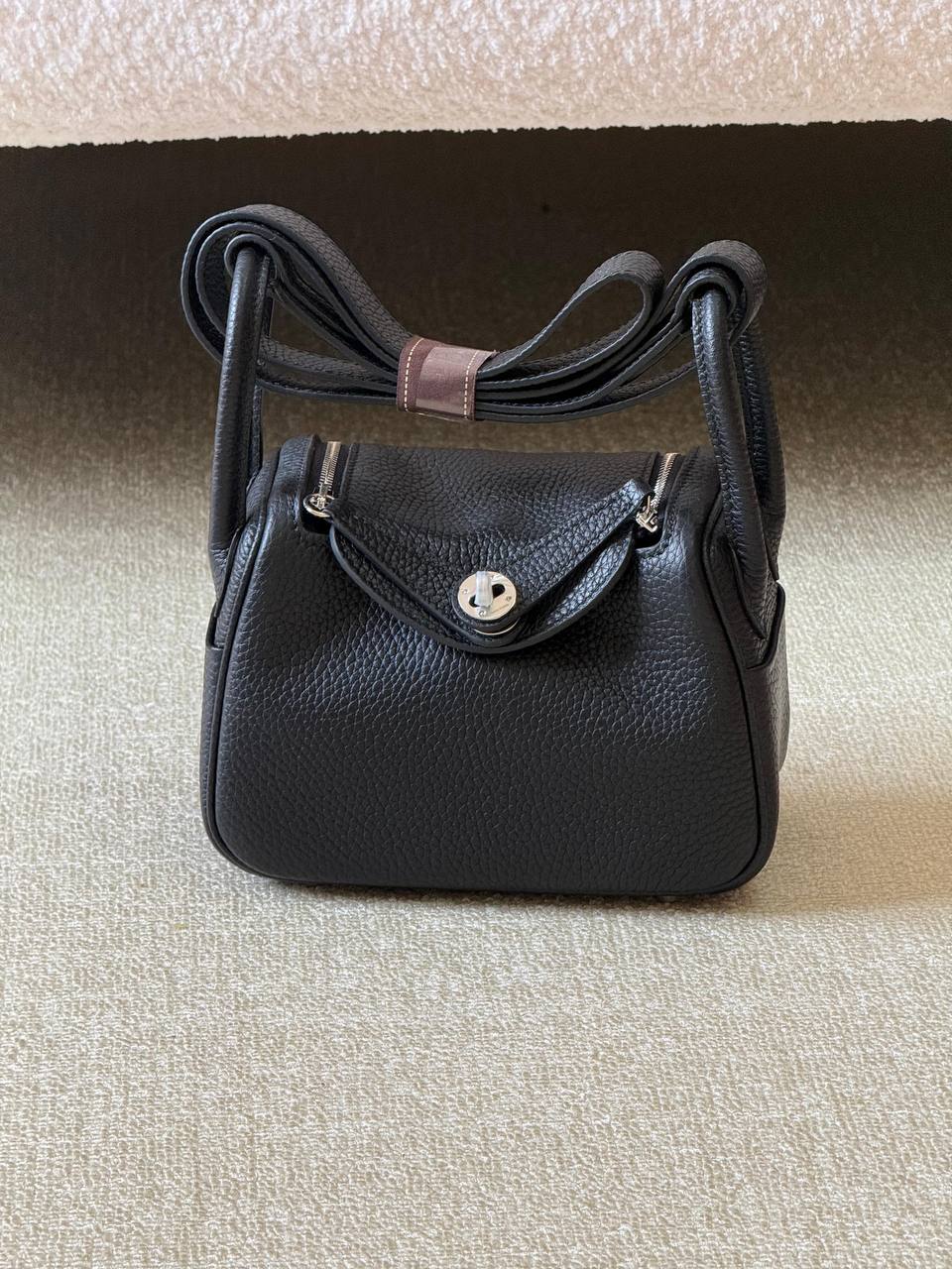 Hermes 

mini lindy 18cm💕

master quality😍

with box❤️
340 dhs✅

Zain52
♥️♥️♥️