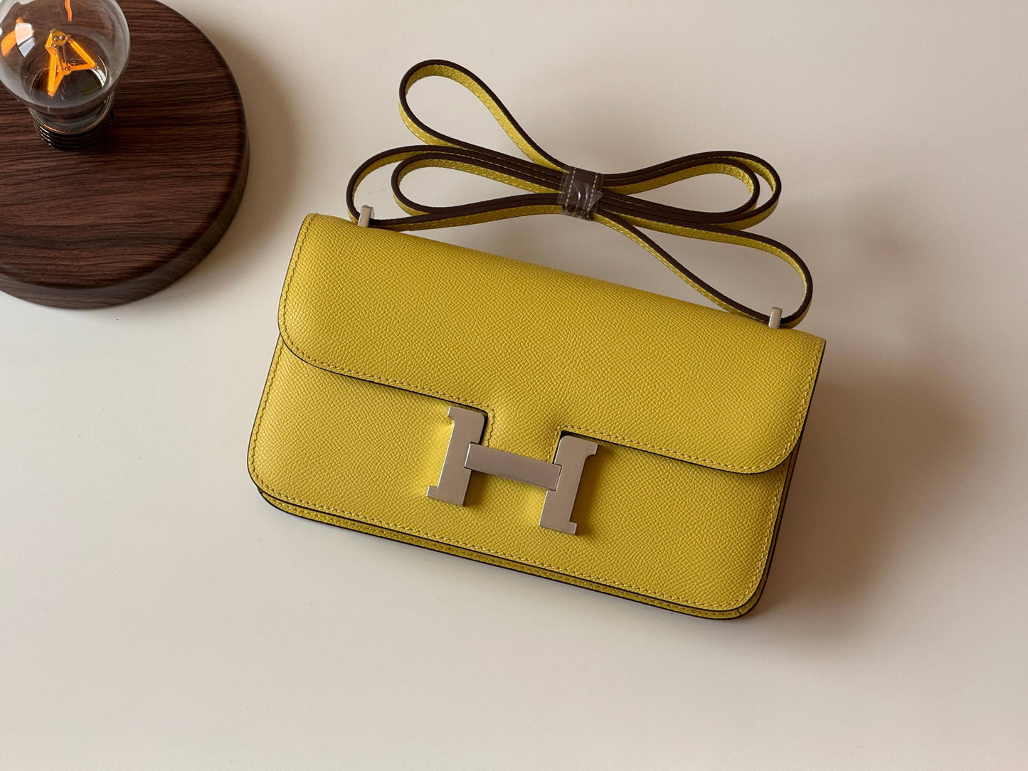 Hermes 
cosntance 23cm 💕master quality😍with box❤️
340 dhs🪙🌨️

Zain52
♥️♥️♥️