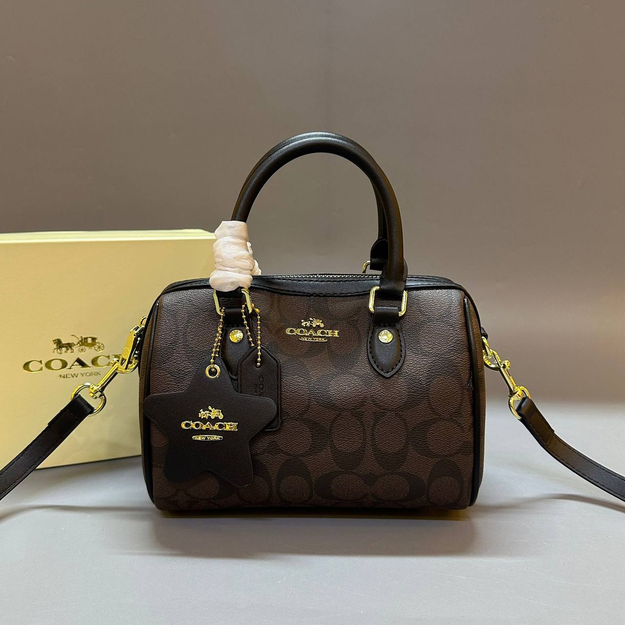 COACH 

NEW CAME GOOD QUALITY 
WITH BOX 
🎁🎁🎁

95 dhs🪙🌨️

Zain39
♥️♥️♥️