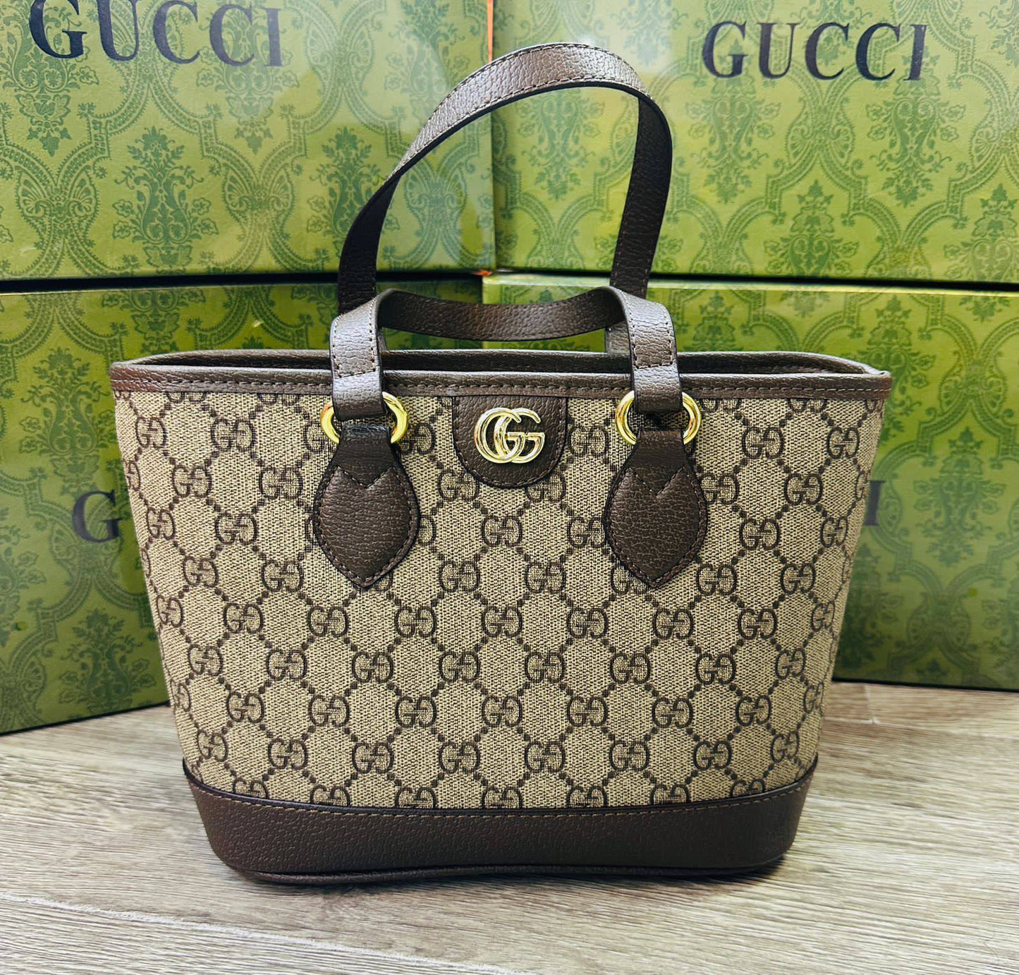 Gucci
High Quality
Size 22cm 
175 dhs🌺

Zain132
♥️♥️♥️