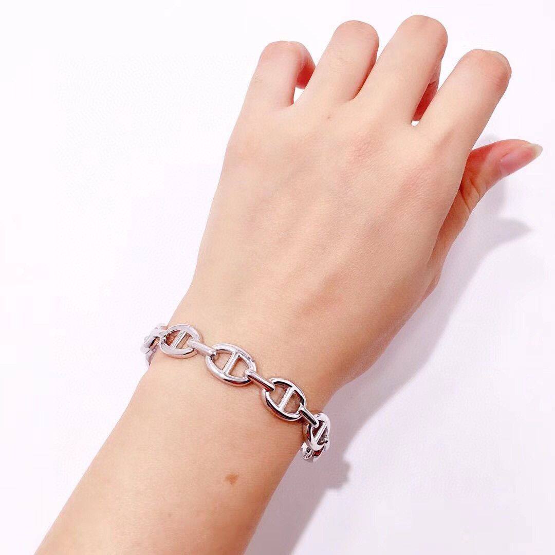 HERMES BRACELET
✨💫

90 dhs🇦🇪🇦🇪🇦🇪

 WITH BOX AND PAPER BAG🛍️🎁

Zain89
♥️♥️♥️