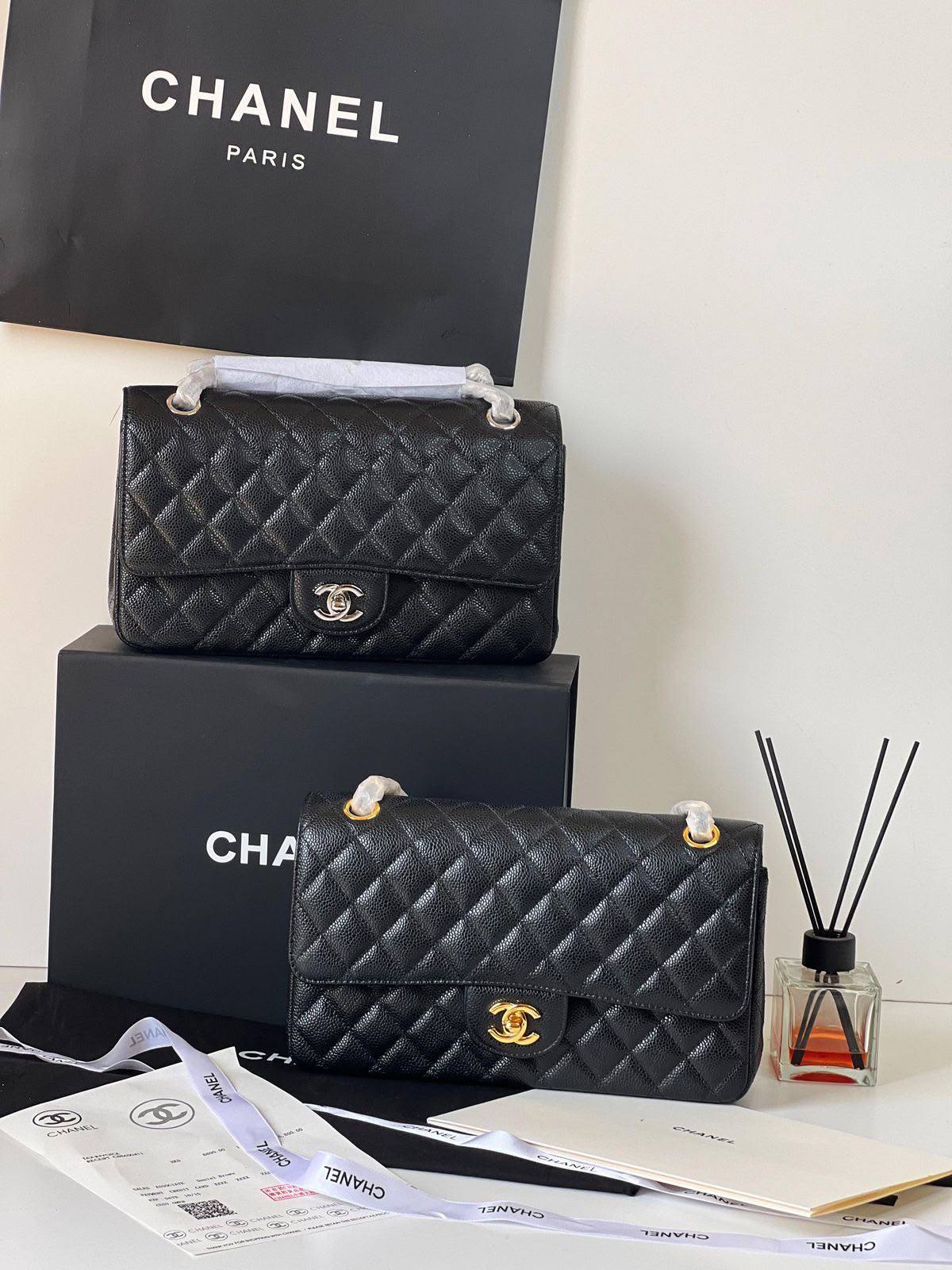 Chanel

110 dhs🇦🇪🇦🇪🇦🇪

With box
25 cm

Zain219
♥️♥️♥️