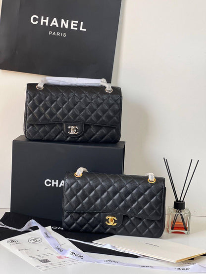 Chanel

110 dhs🇦🇪🇦🇪🇦🇪

With box
25 cm

Zain219
♥️♥️♥️