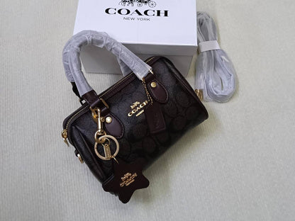 Coach
95 dhs🇦🇪🇦🇪
with box
size 18cm

Zain26
♥️♥️♥️