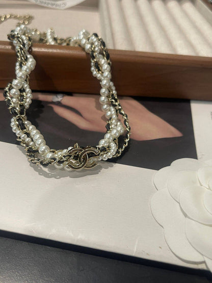 CHANEL MASTER

Necklace and bracelet with good box 

260 dhs🪙🌨️

Zain89
♥️♥️♥️