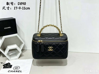 Chanel makeup
Good quality 
Size 17cm
100 dhs✅
With box 📦

Zain70
♥️♥️♥️