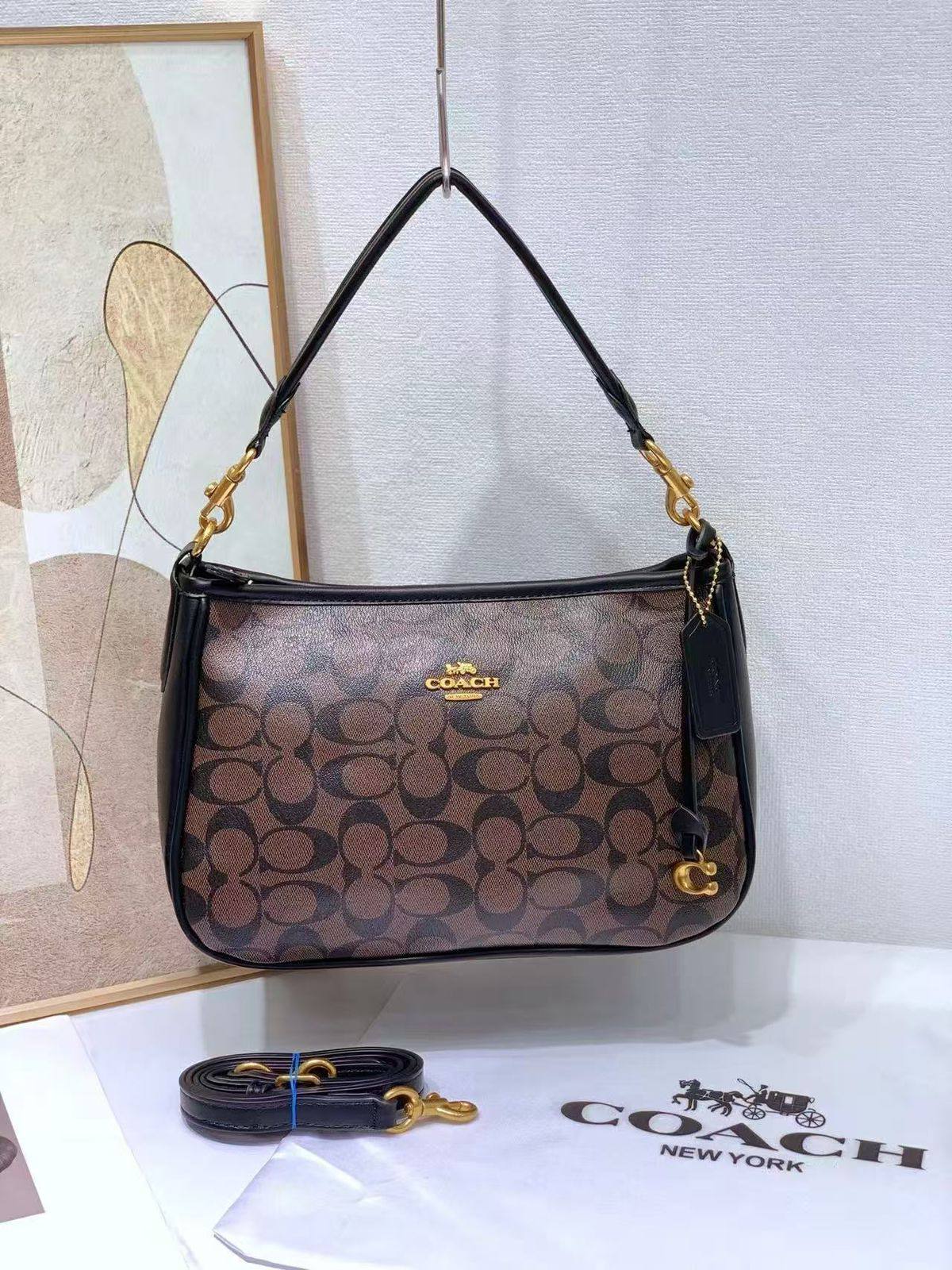 Coach  
 Size:28×19×12 
95 dhs❣️

Zain114
♥️♥️♥️