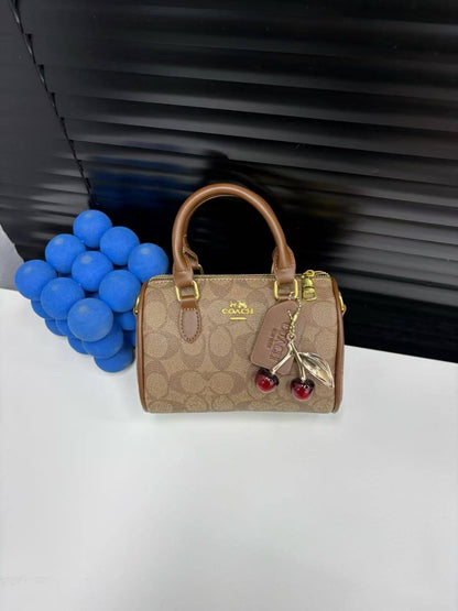 Coach
70 dhs✅

Zain232
♥️♥️♥️