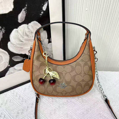 Coach
70 dhs💓

Zain232
♥️♥️♥️