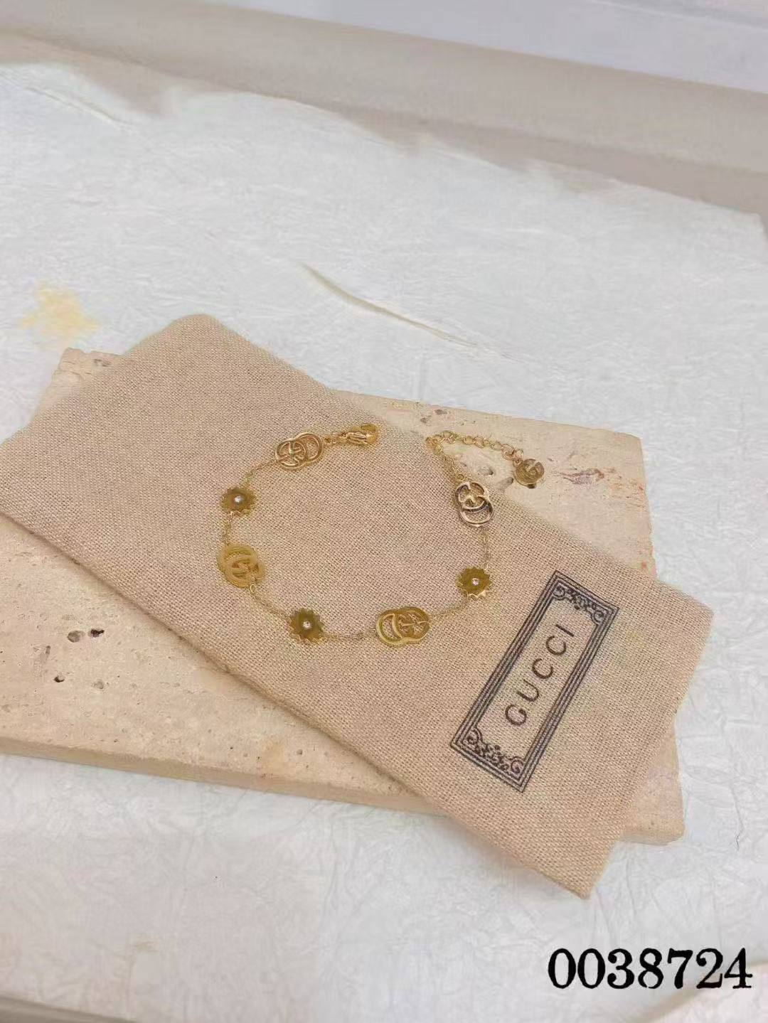*Stainless steel ❤️‍🔥*
Mix items 🌸
Non tarnish 💯
With black boxes 🗃️ 
20 dhs💓
With normal boxes 📦 
And paper bag🛍️
30 dhs💓

Zain216
♥️♥️♥️