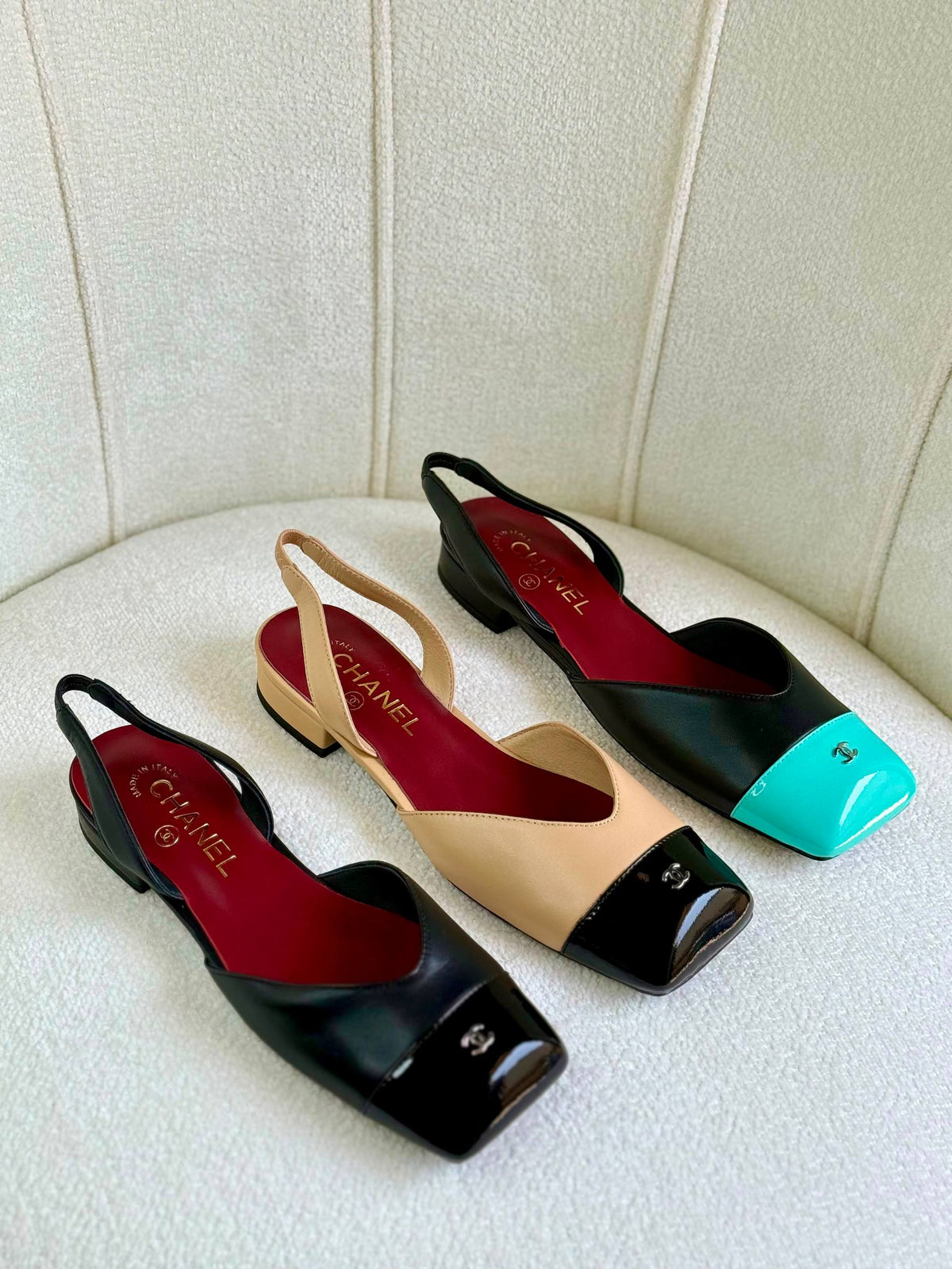 Chanel 
Super Quality AAA+
With original packaging 
Size: 36 to 42
 Available now

 500 dhs🇦🇪🇦🇪

Zain309
♥️♥️♥️